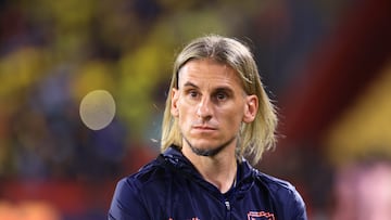 GUAYAQUIL, ECUADOR - NOVEMBER 14: Sebastián Beccacece, Head Coach of Ecuador reacts prior to the South American FIFA World Cup 2026 Qualifier match between Ecuador and Bolivia at Estadio Monumental Isidro Romero Carbo on November 14, 2024 in Guayaquil, Ecuador. (Photo by Franklin Jacome/Getty Images)