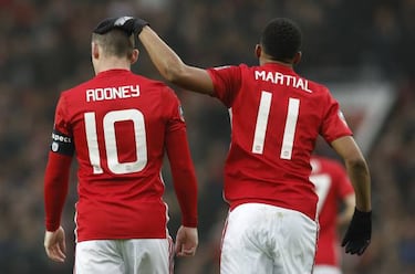 Rooney equals Bobby Charlton's United goal record