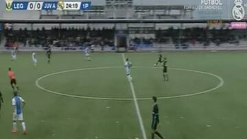Juvenil A defender scores a stunner from inside his own half