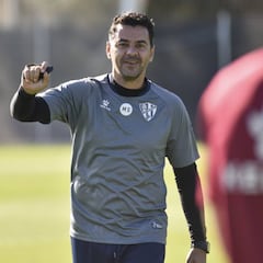 Míchel espera más de diez fichajes para su Huesca