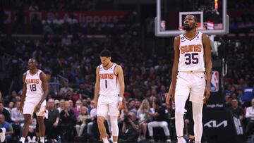 LOS ANGELES, CALIFORNIA - APRIL 22: Kevin Durant #35, Devin Booker #1 and Bismack Biyombo #18 of the Phoenix Suns react after a Suns foul against the LA Clippers during the first quarter of Game Four of the Western Conference First Round Playoffs at Crypto.com Arena on April 22, 2023 in Los Angeles, California. NOTE TO USER: User expressly acknowledges and agrees that, by downloading and or using this photograph, User is consenting to the terms and conditions of the Getty Images License Agreement.   Harry How/Getty Images/AFP (Photo by Harry How / GETTY IMAGES NORTH AMERICA / Getty Images via AFP)