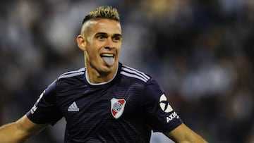 BUENOS AIRES, ARGENTINA - FEBRUARY 03: Rafael Santos Borre of River Plate celebrates after scoring the first goal of his team during a match between Velez Sarsfield and River Plate as part of Superliga 2018/19 at Jose Amalfitani Stadium on February 3, 2019 in Buenos Aires, Argentina. (Photo by Amilcar Orfali/Getty Images)