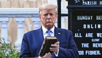 A través de un vídeo publicado en su plataforma, Truth Social, el expresidente Trump insta a sus seguidores a comprar su Biblia: “God Bless the USA”.