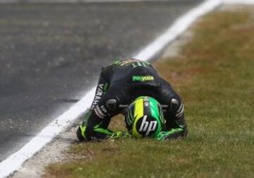 La aparatosa caída de Espargaró en imágenes