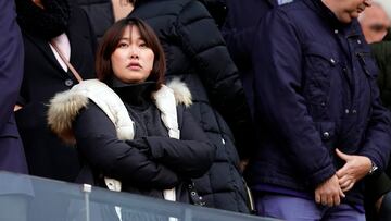 Sophia Yang, presidenta del Granada, en el palco de Los Cármenes.