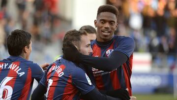 Jair celebra un gol con el Huesca.