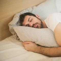 Si te despiertas a la misma hora sin alarma, la psicología dice que probablemente tienes estos 8 rasgos comunes