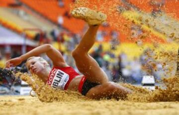 Linda Zublin de Suecia compite en heptatlón, la imagen es de la prueba de salto de longitud femenino durante el Campeonato Mundial de Atletismo