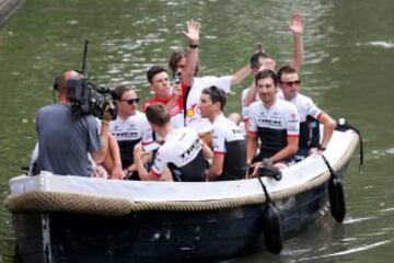 Los equipos que participarán en el Tour de Francia fueron presentados en Utrecht.