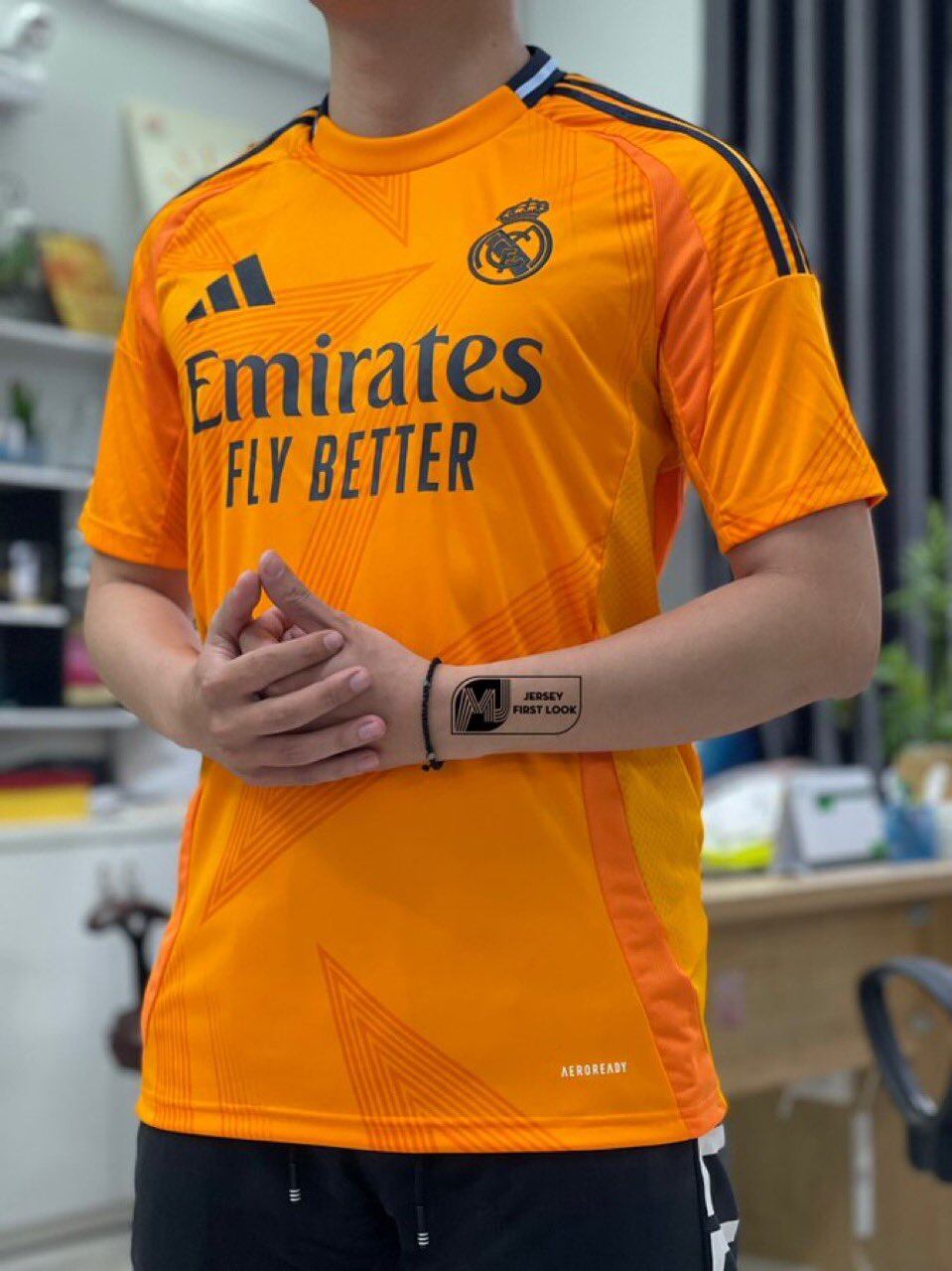 La camiseta visitante del Real Madrid para la 2024-25.