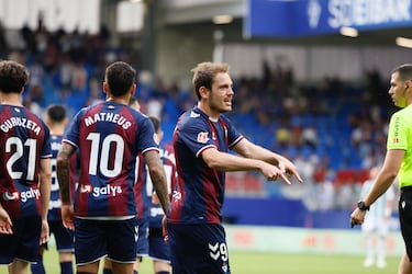 El ariete del Eibar recuperó el olfato goleador en la segunda vuelta, con ocho goles de los once que lleva anotados. Ante el Córdoba hizo un doblete de delantero oportunista, mostrando una gran definición y perfecta colocación.