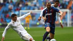 GRAF2177. MADRID, 14/09/2019.- El centrocampista colombiano del Real Madrid James Rodr&iacute;guez (i) intenta frenar al delantero del Levante Borja Mayoral (d) durante el partido correspondiente a la cuarta jornada de LaLiga Santander de Primera Divisi&o