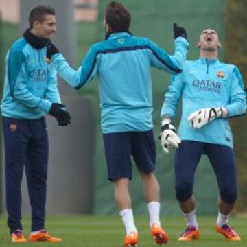 Tello, Alba (de espaldas) y Valdés se lo pasaron muy bien ayer antes de la sesión preparatoria celebrada por la mañana.
