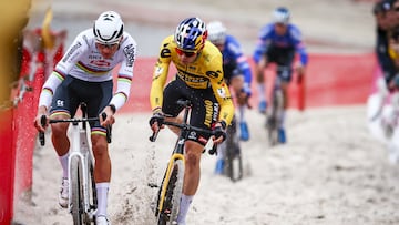 Dutch Mathieu Van Der Poel (L) and Belgian Wout van Aert compete in the Men's elite race of the 'Zilvermeer Mol' cyclocross cycling event, race 3/6 in the 'Exact Cross' competition, in Mol on December 22, 2023. (Photo by DAVID PINTENS / Belga / AFP) / Belgium OUT