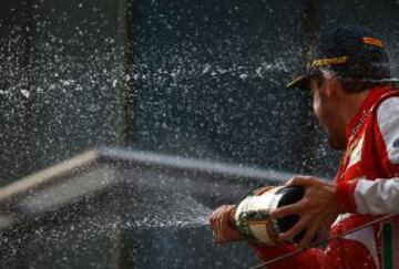 Celebración en el podio de Fernando Alonso.