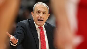 Belgrade (Serbia), 24/11/2023.- Milan's head coach Ettore Messina reacts during the Euroleague Basketball match between Red Star Belgrade and Emporio Armani Milan in Belgrade, Serbia, 24 November 2023. (Baloncesto, Euroliga, Belgrado) EFE/EPA/ANDREJ CUKIC
