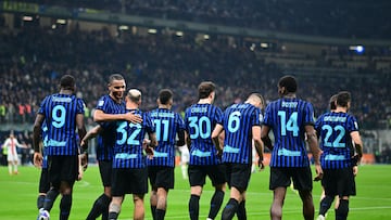 Soccer Football - Serie A - Inter Milan v Genoa - San Siro, Milan, Italy - February 28, 2026 Inter Milan's Federico Dimarco celebrates scoring their first goal with teammates REUTERS/Daniele Mascolo