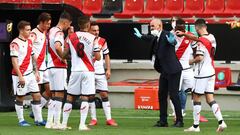 Paco J&eacute;mez, junto a sus jugadores.