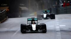 Hamilton pasó a Rosberg en Mónaco porque le dejó.