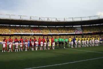 Colombia debuta en las Eliminatorias ante Perú. Ambiente de fiesta y de carnaval en El Metropolitano. 