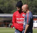 Sampaoli sueña con reforzar al Santos con Valdivia y Vargas