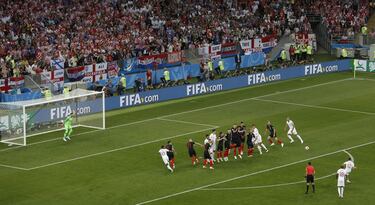 0-1. Kieran Trippier marcó el primer gol en un lanzamiento de falta directa.