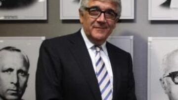 <b>¿FUE UN ADIÓS? </b>Dani Sánchez Llibre, en la Sala President, junto a los cuadros históricos.