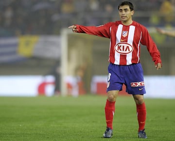 Entre 2003 y 2006 vistió la camiseta del Atlético de Madrid. 
