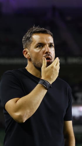 Arbitra asistente se niega saludar al técnico del Cruz Azul