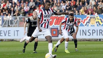 Isak, en un partido con el Willem II.