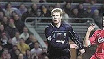 <b>PREMATURO Y MADURO.</b> A los 17 años firmó su primer contrato profesional con el Liverpool y pocos meses después se convirtió en la nueva estrella de los reds, que ya tenían delantero para muchos años. Sus goles en la Premier abrieron los ojos de Glen Hoddle, quien le hizo debutar luego con Inglaterra.
Con 17 años y 5 meses debuta, con gol incluido, en un Wimbledon-Liverpool de la Premier League