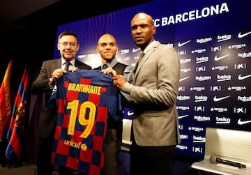 Josep María Bartomeu, Martin Braithwaite y Eric Abidal 