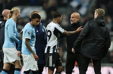 Además de sus desavenencias con el cámara, el técnico del City tuvo sus más y sus menos con el jugador  brasileño del Newcastle, Bruno Guimarães.
