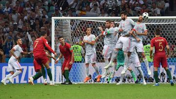 Portugal&#039;s forward Cristiano Ronaldo (2L) shoots to score his third goal during the Russia 2018 World Cup Group B football match between Portugal and Spain at the Fisht Stadium in Sochi on June 15, 2018. / AFP PHOTO / Nelson Almeida / RESTRICTED TO EDITORIAL USE - NO MOBILE PUSH ALERTS/DOWNLOADS