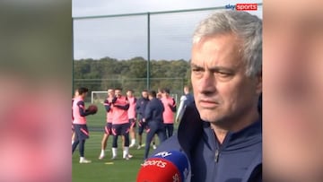 El Tottenham enloquece en plena entrevista de Mourinho