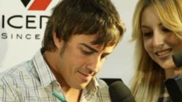 <b>MÁXIMA EXPECTACIÓN. </b>La presencia de Fernando Alonso en Madrid acaparó el interés de muchos medios, que se interesaron sobre todo por su futuro deportivo.