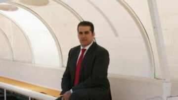 <b>ESTRENO. </b>Sandoval se sentó para AS en el que será su banquillo.