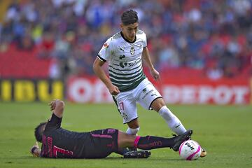 El lateral está recibiendo minutos constantemente con Santos, el Apertura 2017 y Apertura 2018 son los torneos donde más ha jugado en la Liga MX.