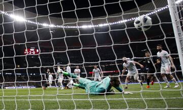 Otamendi scores for Argentina and makes it 2-1. 2-1