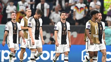 Al Khor (Qatar), 01/12/2022.- Dejected players of Germany after the FIFA World Cup 2022 group E soccer match between Costa Rica and Germany at Al Bayt Stadium in Al Khor, Qatar, 01 December 2022. (Mundial de Fútbol, Alemania, Catar) EFE/EPA/Georgi Licovski