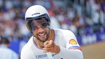 El deportista paralímpico británico Sam Ruddock, durante una prueba de ciclismo en pista