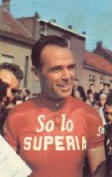 El ciclista belga Rik Van Steenbergen logró tres oros en los campeonatos mundiales de ciclismo en ruta en los años 1949, 1956 y 1957, aunque su primer metal (bronce) lo obtuvo en Zúrich en 1946.