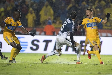 Un partido muy disputado fue el que se vivió en el Estadio Universitario. Te presentamos las majores imágenes que dejó el primer capítulo de la final.