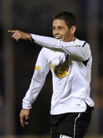Eduardo Rubio, en aquella ocasión, marcó un golazo para poner en ventaja al cuadro albo en la altura y humedad de Bogotá. Para los locales, empató Ricardo Ciciliano.