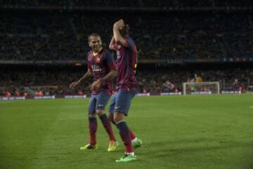 Gol 6-0 Neymar celebrando el gol con Dani Alves con un baile