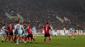 Soccer Football - Europa League - Group Stage - Group L - Vidi FC v Chelsea - Groupama Arena, Budapest, Hungary - December 13, 2018  Chelsea&#039;s Olivier Giroud scores their second goal from a free kick   Action Images via Reuters/Matthew Childs