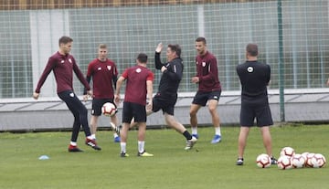 Berizzo getting involved in Athletic's preparations for the viist of Madrid.