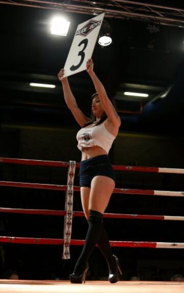 'Ring Girl'. Combate Ferino V-Renald Garrido de peso welter. 