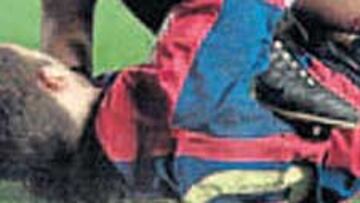 Ayala pisó a Simao en 2001.