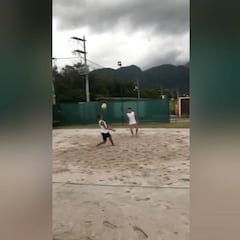 El notable punto de Neymar junto a Dani Alves en futvoley